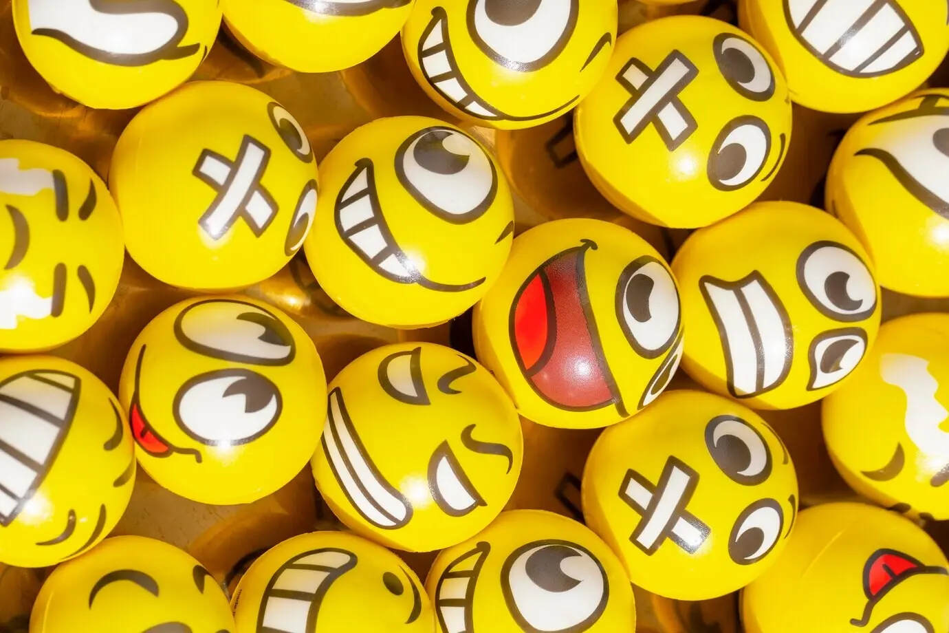 Konzept für Kundenrückmeldungen mit Smiley-Gesichtern